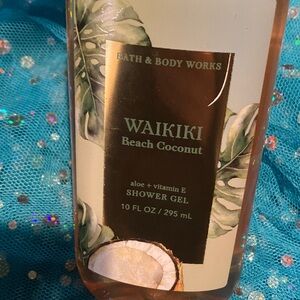 Bath & Body Works Waikiki Beach Coconut Shower Gel - Green and Brown